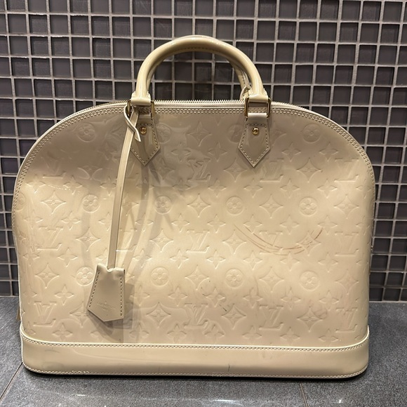 Louis Vuitton Authentic Alma Bag - Cream Patent Leather (Large) - Picture 11 of 17